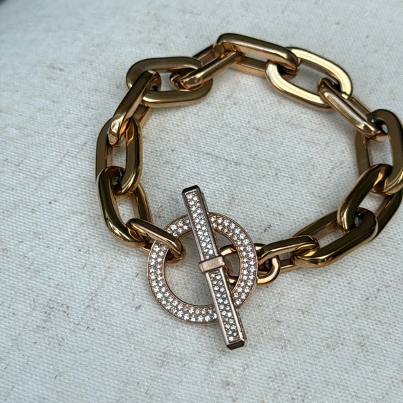 Michael Kors gold chain link toggle bracelet - NWOT - Picture 2 of 7